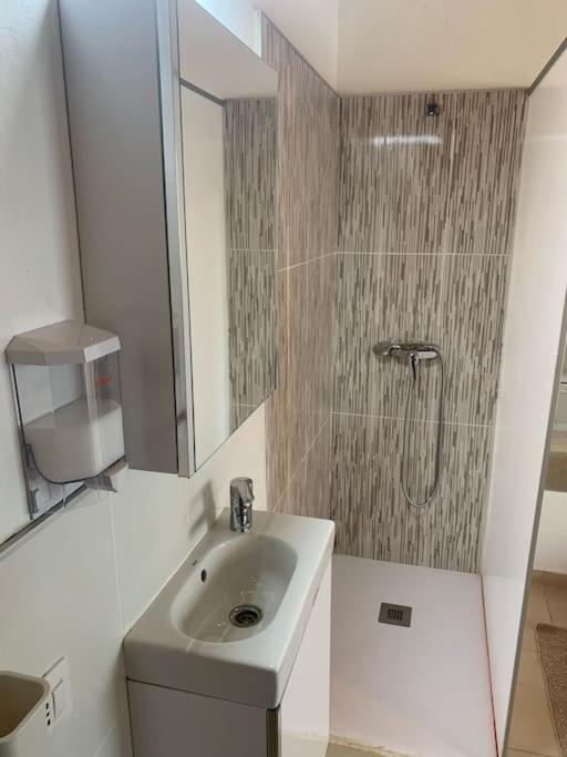 Pitaya Apartment Macher Luaran gambar